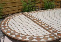 Table jardin mosaïque en fer forgé Table jardin mosaique ovale 300cm (table rectangle plus consoles) Céramique Blanche et ses losanges en Argile cuite