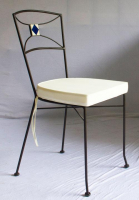 Chaise en fer forgé plein et mosaïque en Céramique blanc et losange en Ardoise