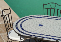 Table jardin mosaïque en fer forgé Table jardin mosaique ovale 200cm Céramique blanche 2 cercles et ses 3 étoiles en Céramique Bleue