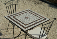 Table jardin mosaïque en fer forgé Table jardin mosaique carrée 80cm x 80 cm Céramique blanches 2 lignes et son étoile en Argile cuite