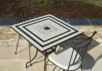 Table jardin mosaïque en fer forgé Table jardin mosaique carrée 80cm x 80 cm Céramique blanches 2 lignes et son étoile en Ardoise
