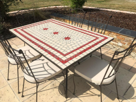 Table jardin mosaïque en fer forgé Table jardin mosaique rectangle 140cm en céramique Blanche 2 lignes et ses 3 étoiles en  céramique Rouge