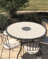 Table jardin mosaïque en fer forgé Table jardin mosaique ronde 110cm Céramique blanche Soleil Ardoise