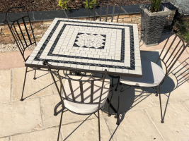 Table jardin mosaïque en fer forgé Table jardin mosaique carrée 90 cm x 90 cm Céramique blanches 3 lignes en Ardoise