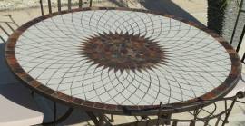 Table jardin mosaïque en fer forgé Table jardin mosaique ronde 150cm  blanc et soleil argile