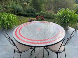 Table jardin mosaïque en fer forgé Table jardin mosaique ronde 130cm Grise 2 Lignes et son étoile en céramique Rouge