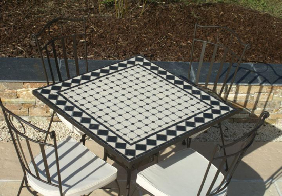 Table jardin mosaïque en fer forgé Table jardin mosaique carrée 80cm x 80 cm Céramique blanches ses losange en  Ardoise