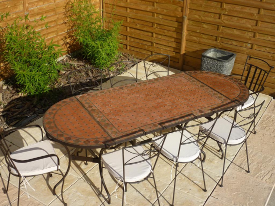 Table jardin mosaïque en fer forgé Table jardin mosaique ovale 230cm (table rectangle plus consoles) Terre cuite et ses losange en Argile