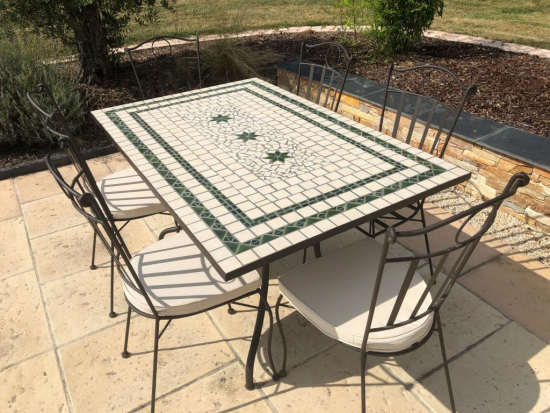 Table jardin mosaïque en fer forgé Table jardin mosaique rectangle 140cm en céramique Blanche 2 lignes et ses 3 étoiles en  céramique Verte