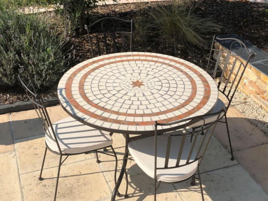 Table jardin mosaïque en fer forgé Table jardin mosaique ronde 110cm Céramique blanche 2 lignes 1 étoile Argile