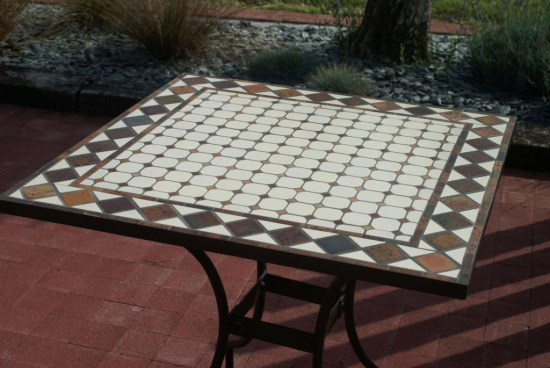 Table jardin mosaïque en fer forgé Table jardin mosaique carrée 100cm x 100 cm Céramique blanches ses losange en  Argile